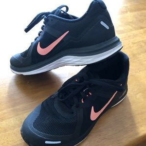 Dual Fusion Nike’s size 7
